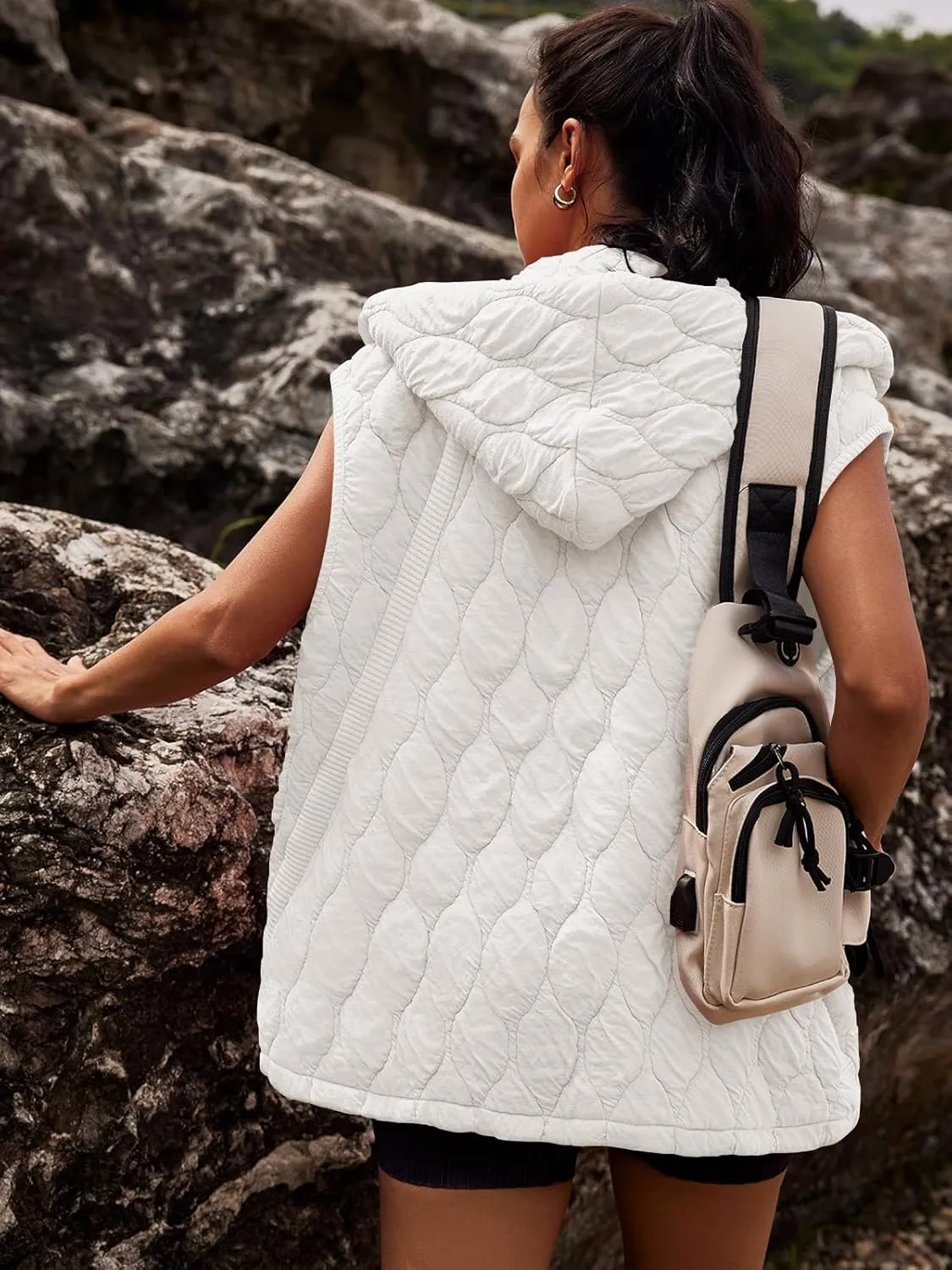 SENSERISE Womens Oversized Puffer Vest Sleeveless Quilted Jacket Zip Up Hoodie Winter Coat with Pockets Padded Gilet